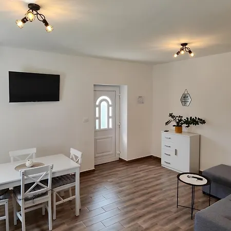 Una * Krasica (Primorje-Gorski Kotar)