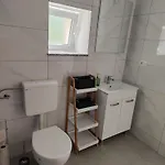 Una شقة